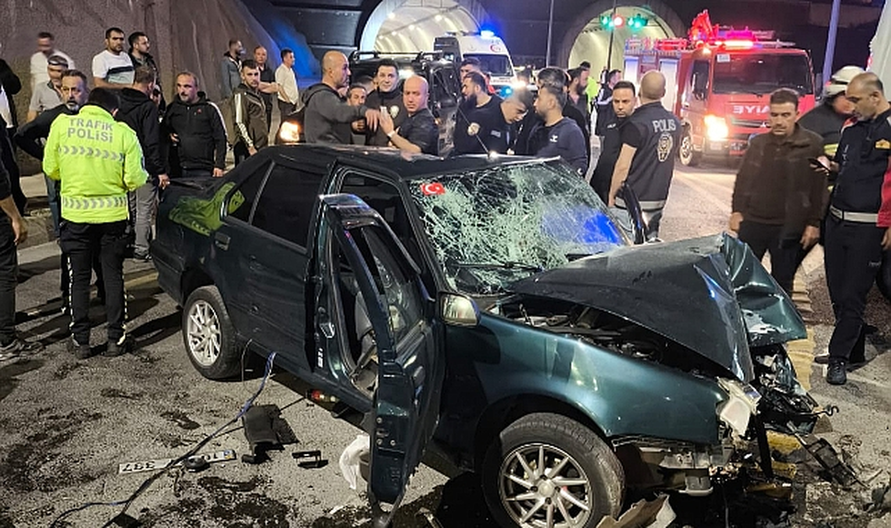 Zonguldak-Kilimli yolunda kontrolden çıkan araç refüje çarptı: 1'i ağır 4 yaralı  