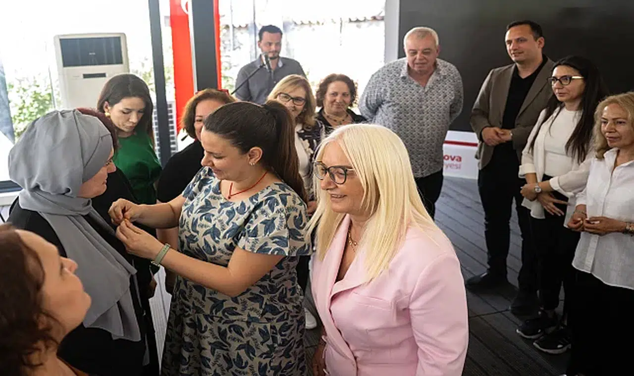 Bornova'da yeni üyeler CHP rozetlerine kavuştu