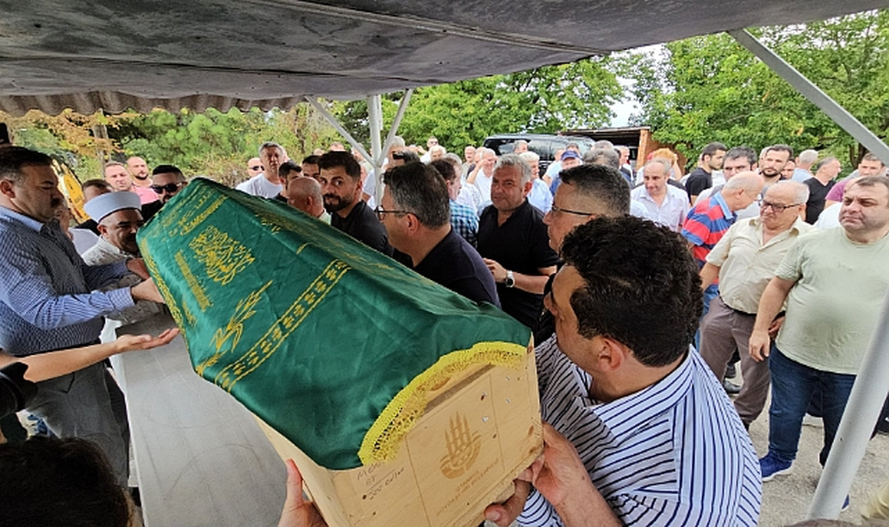 Gazeteci Cem Küçük'ün babası son yolculuğuna uğurlandı