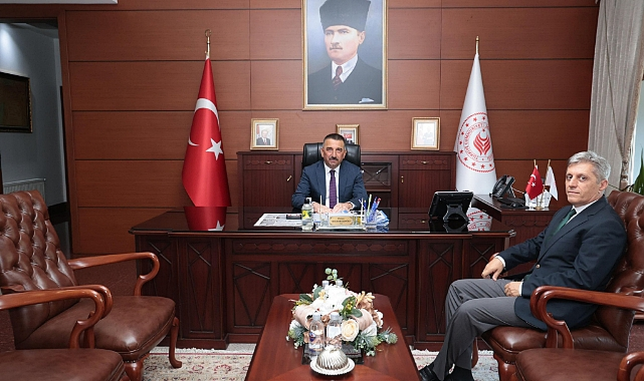 Vali Hacıbektaşoğlu, İl Sağlık Müdürü Dr. Gün'ü makamında kabul etti