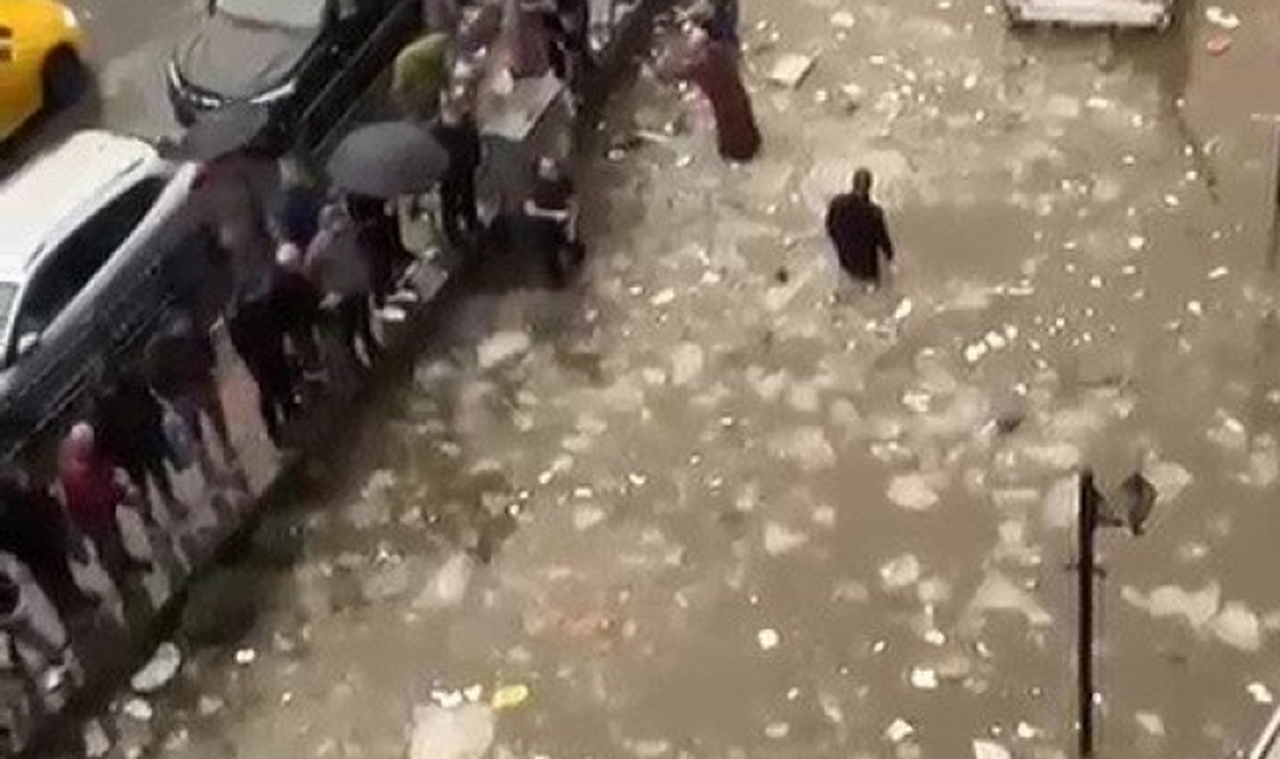 Karadeniz Ereğli'de dolu ve sağanak yağışı etkili oldu
