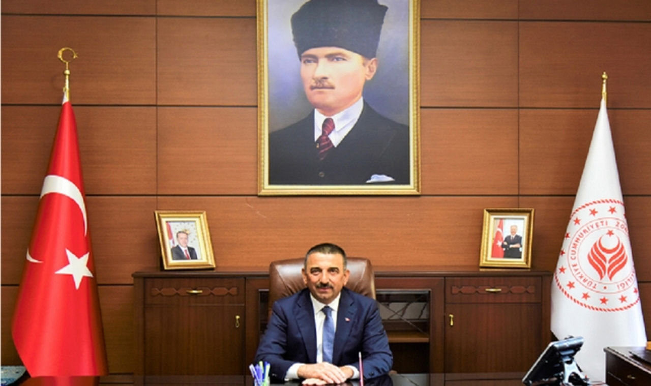 Zonguldak Valisi Hacıbektaşoğlu'ndan 29 Ekim mesajı: "Cumhuriyet, yeniden doğuşun simgesidir"