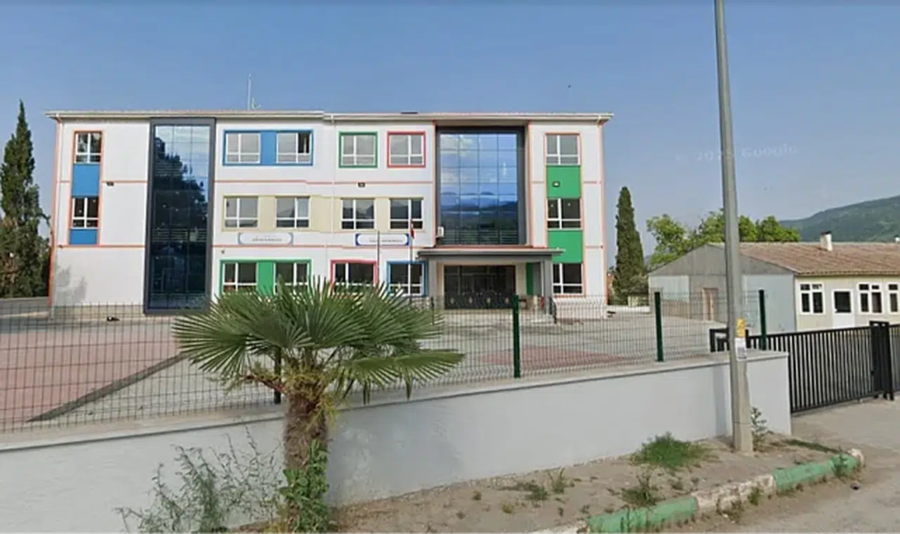 Bursa'da tavuk şnitzel ve makarna kabusu: 23 öğrenci hastanelik! Numuneler inceleniyor