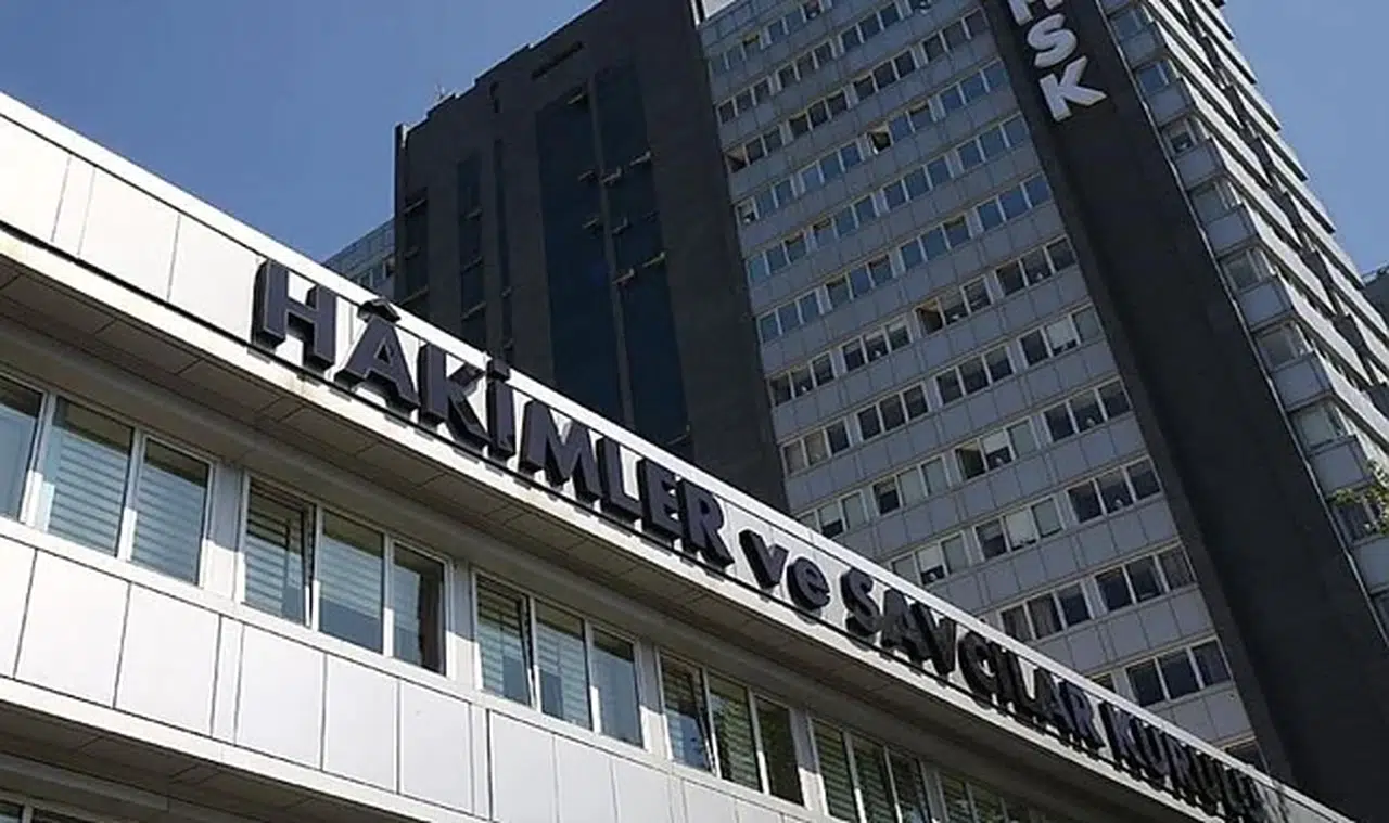 HSK'dan 27 sayfalık dev kararname! Yüzlerce hâkim ve savcı terfi etti!