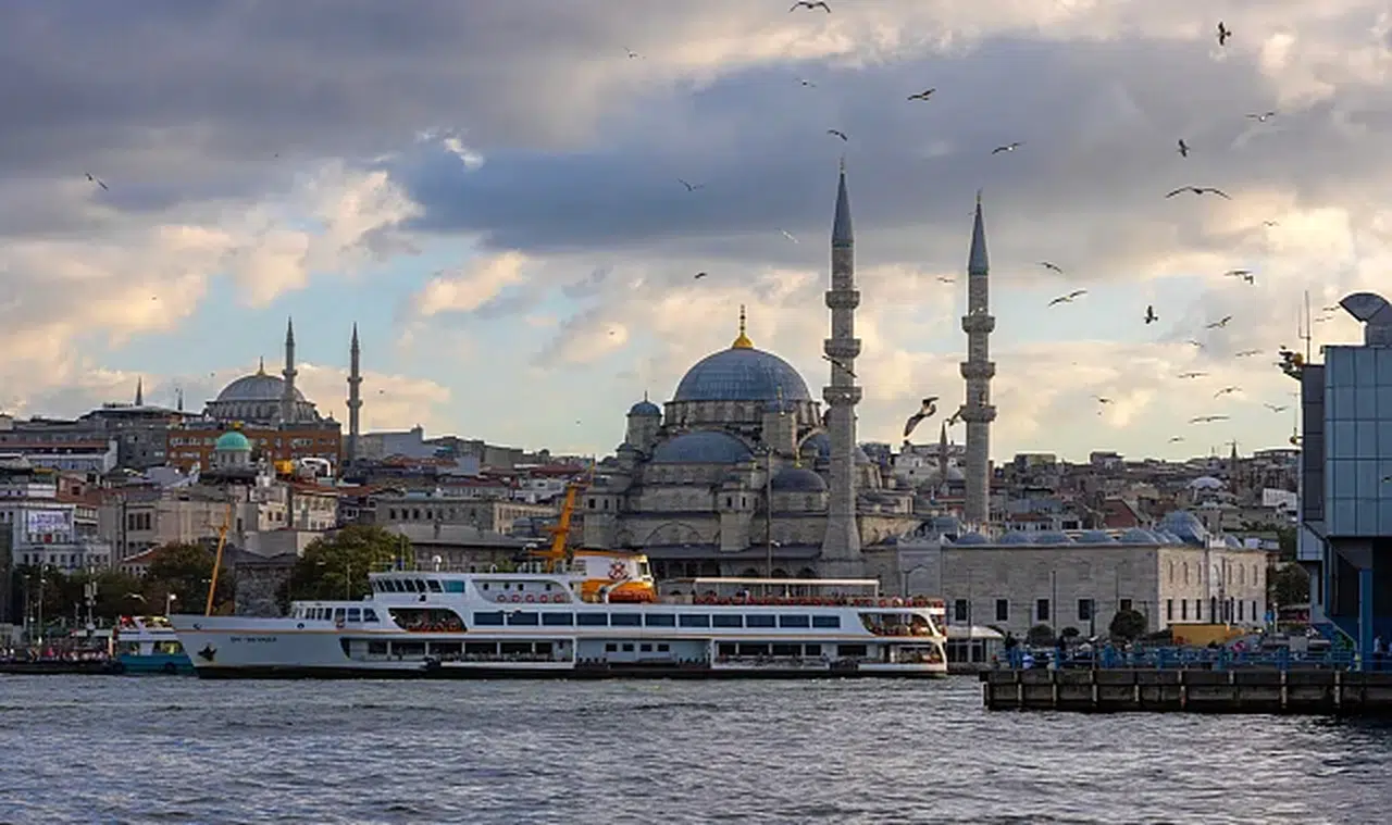 Kuzeybatıya yağmur geliyor, sıcaklıklar mevsim normallerinin üstünde