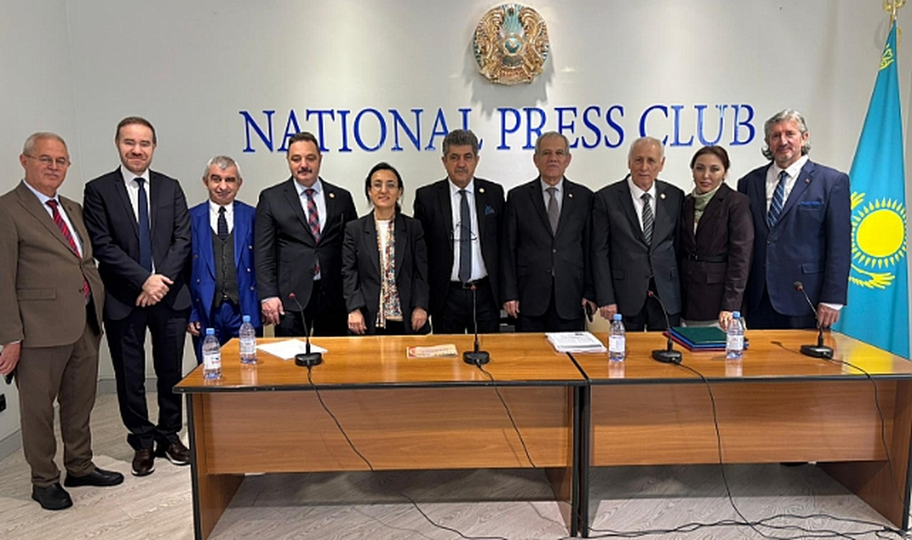 Zonguldak Gazeteciler Cemiyeti Başkanı Akbıyık, Kazakistan’da Türk Dünyası Hizmet Ödülü Aldı