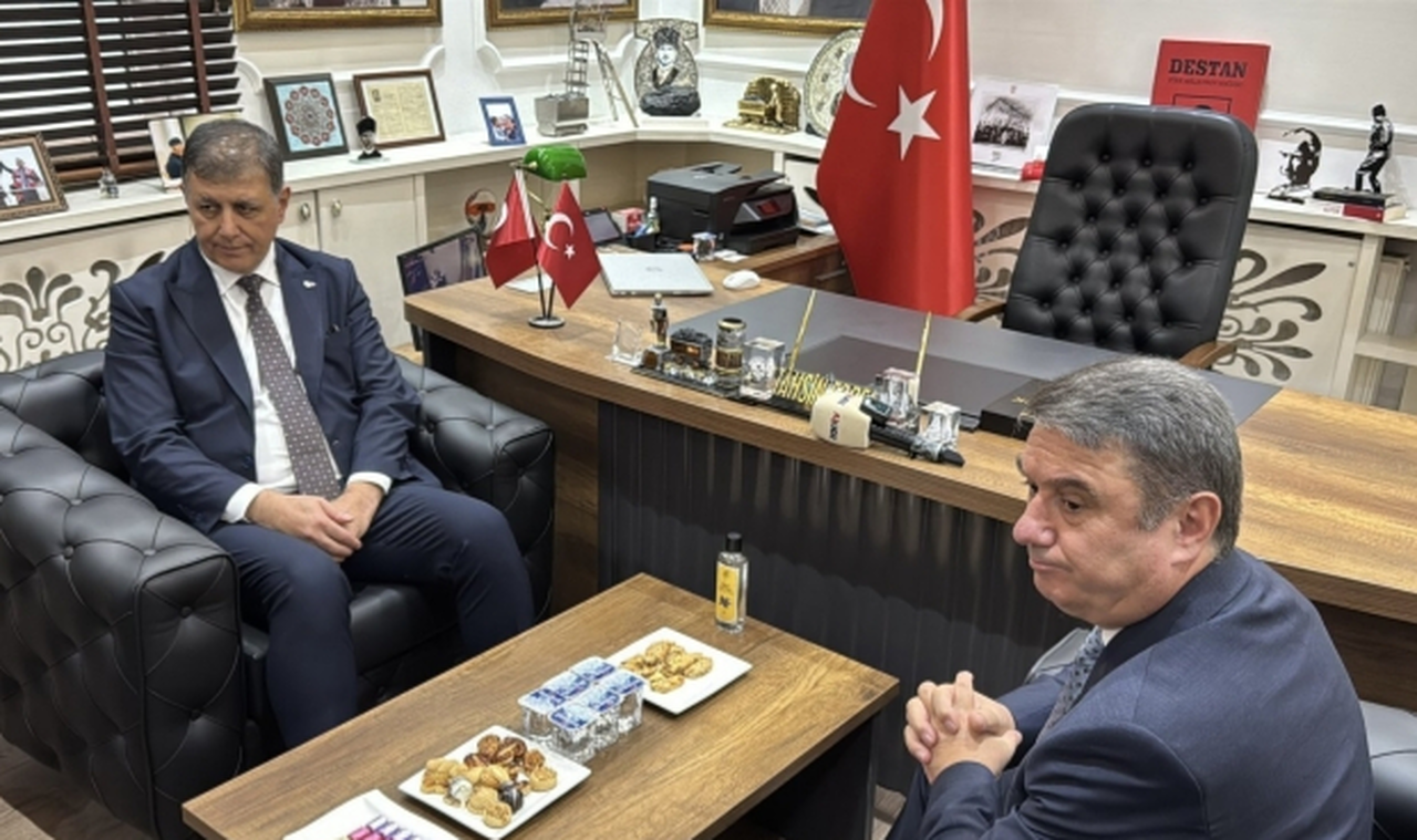 Başkan Tugay'dan "Çıplak Ayak" Eylemi Açıklaması: Sorunu Birkaç Güne Çözüyoruz