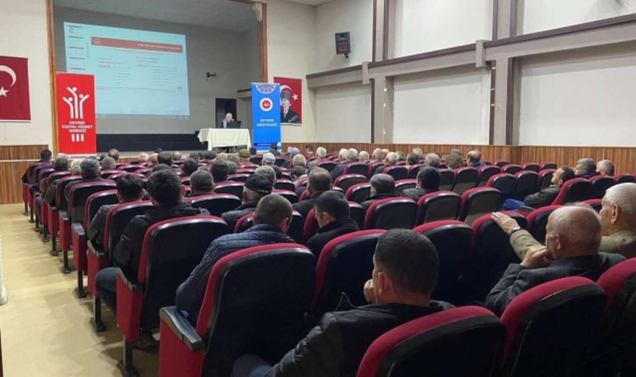Devrek'te muhtarlara Aile Yılı ve hizmet modelleri eğitimi verildi