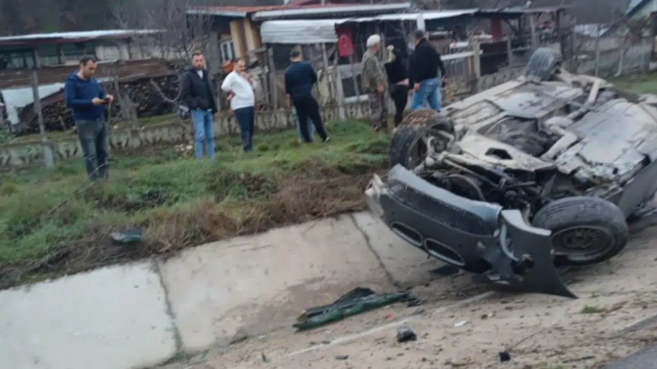Bolu-Mudurnu yolunda otomobil menfeze savruldu: 2 yaralı