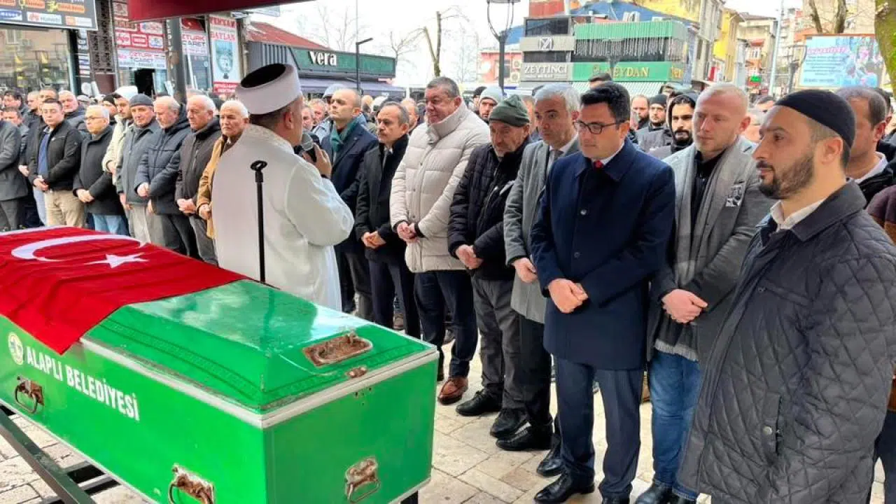 Ölü bulunan adliye personeli Mustafa Uçar defnedildi