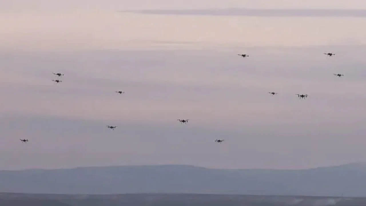 Türkiye'de ilk! Sürü İHA’lar gerçek mühimmatla hedefi vurdu