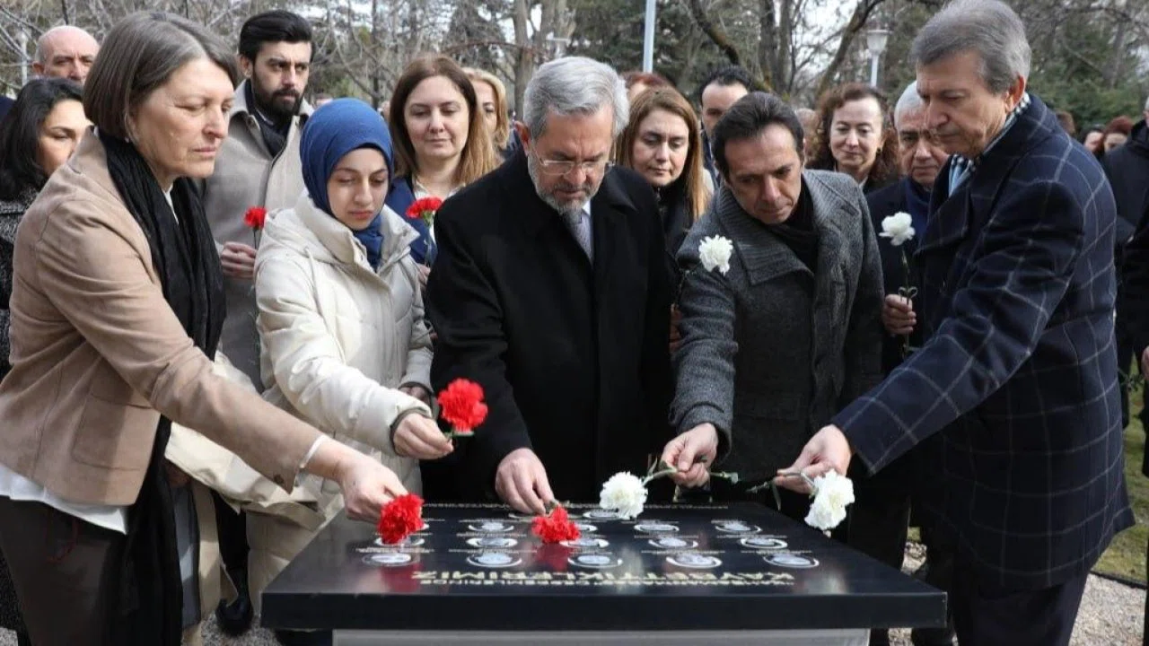 Ankara Üniversitesi depremde kaybedilen öğrencilerini andı