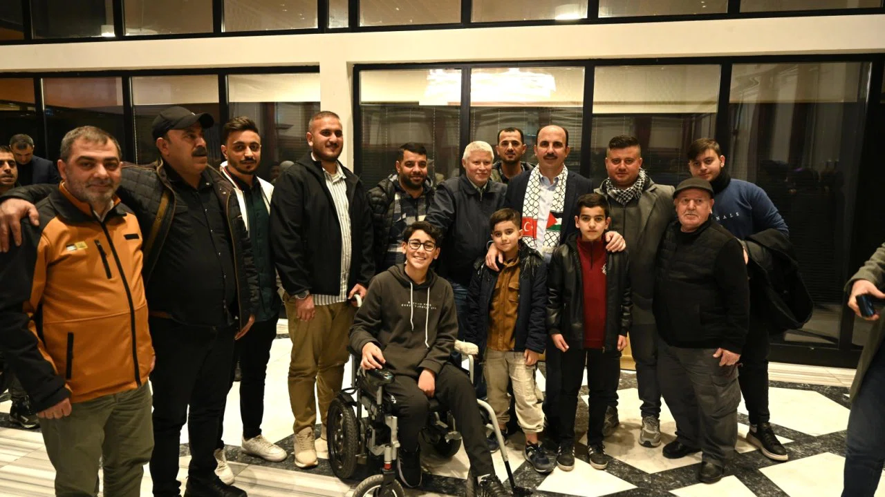 Gazzeli aileler aynı sofrada bir araya geldi