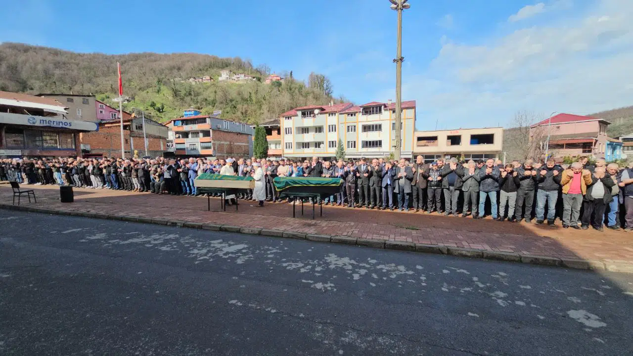 Maden şehitlerine hüzünlü veda, emeklilik hayali göçük altında kaldı