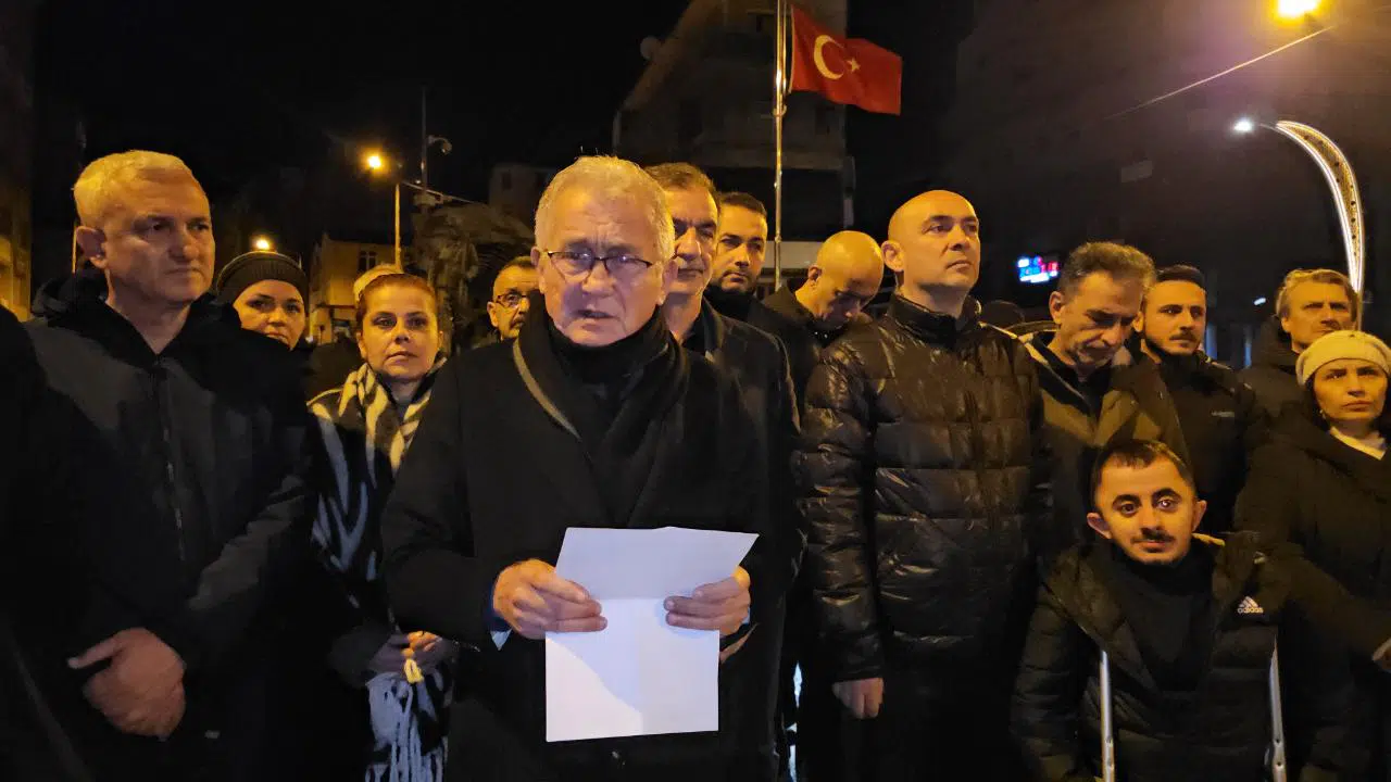 Zonguldak'ta 04.17'de; 6 Şubat depremlerinde ölenler anıldı