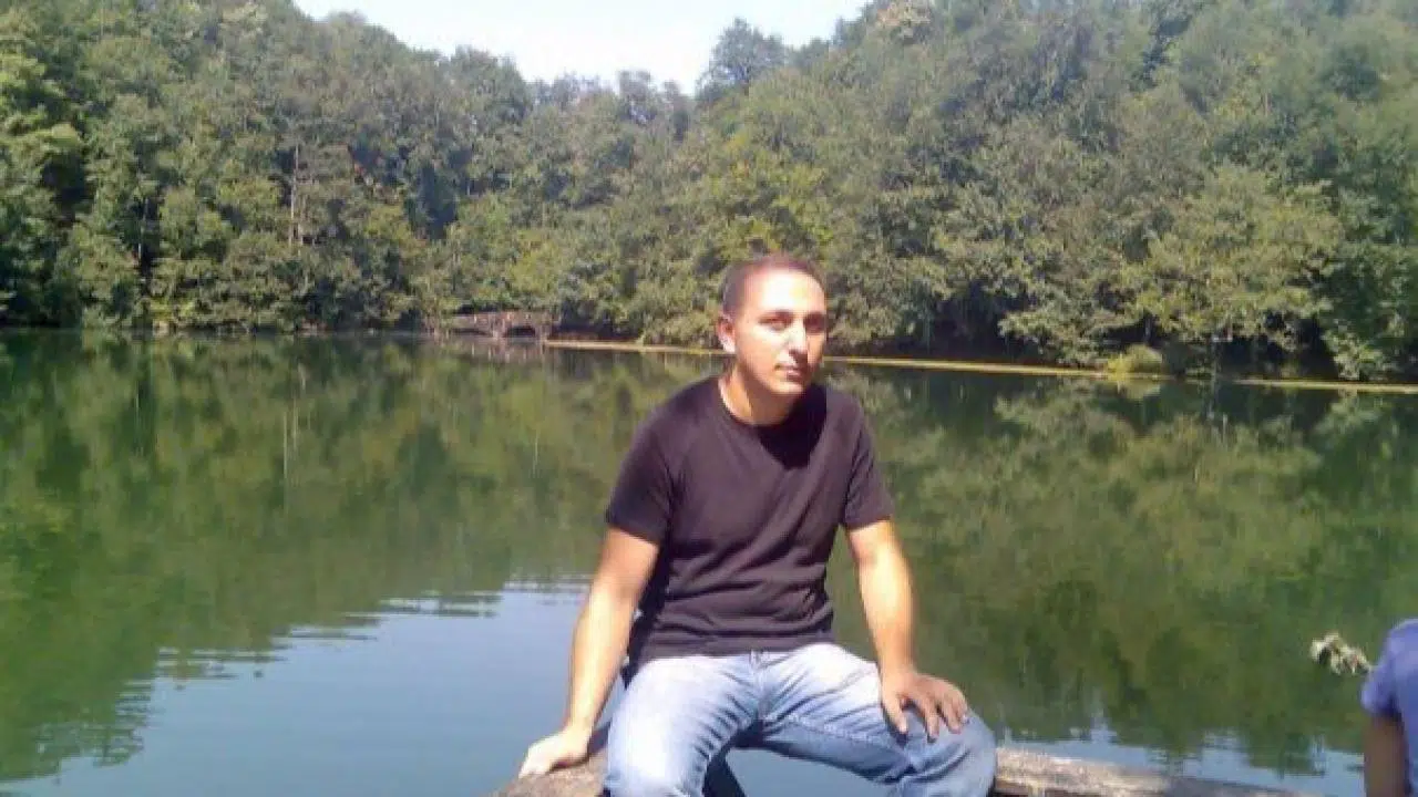 Arkadaşını kurtarmak isterken hayatını kaybetti