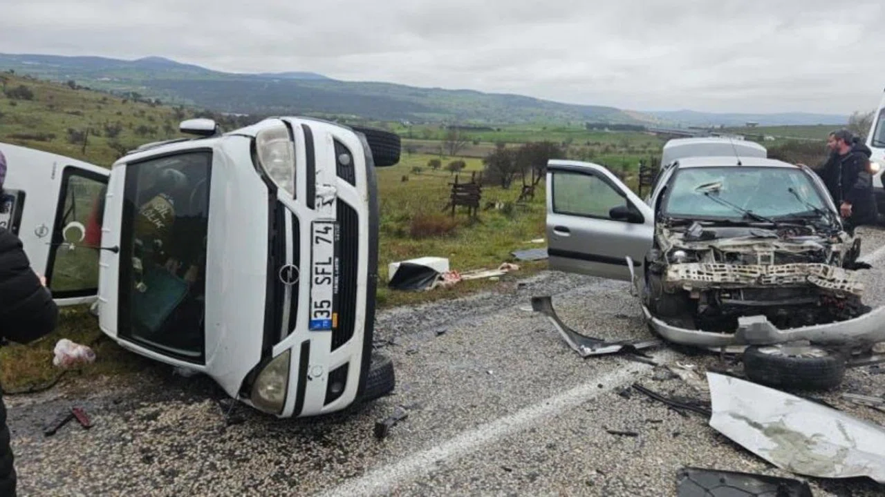 Balıkesir'de meydana gelen trafik kazasında 5 kişi yaralandı