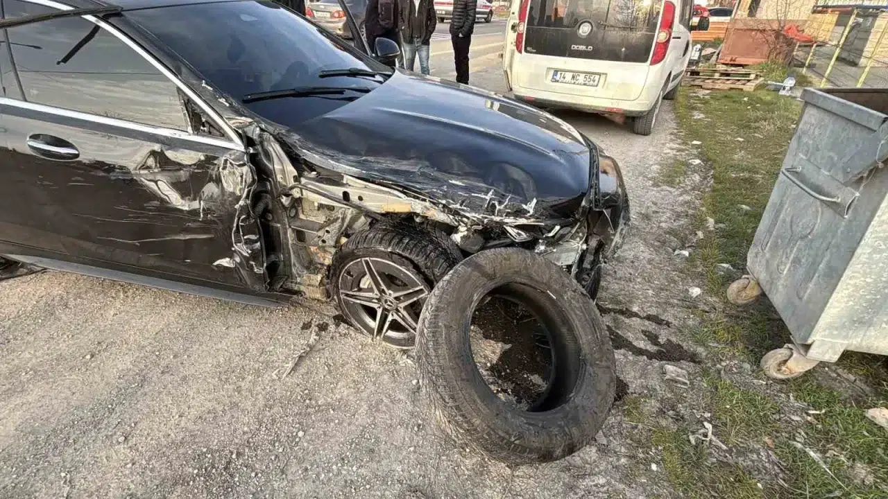 Bolu’da lüks otomobil ile cip çarpıştı: 4 yaralı