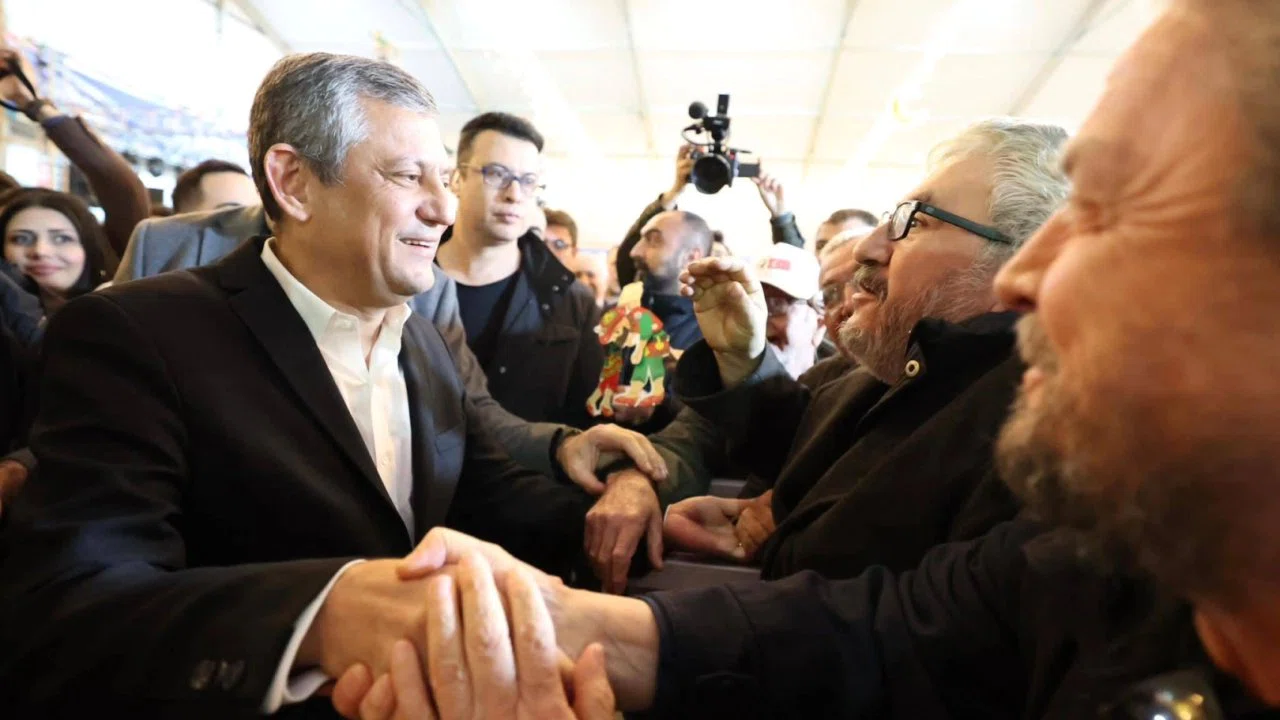 Özgür Özel orucunu Manisalılarla açtı... Bayramda da Manisa'da olacak