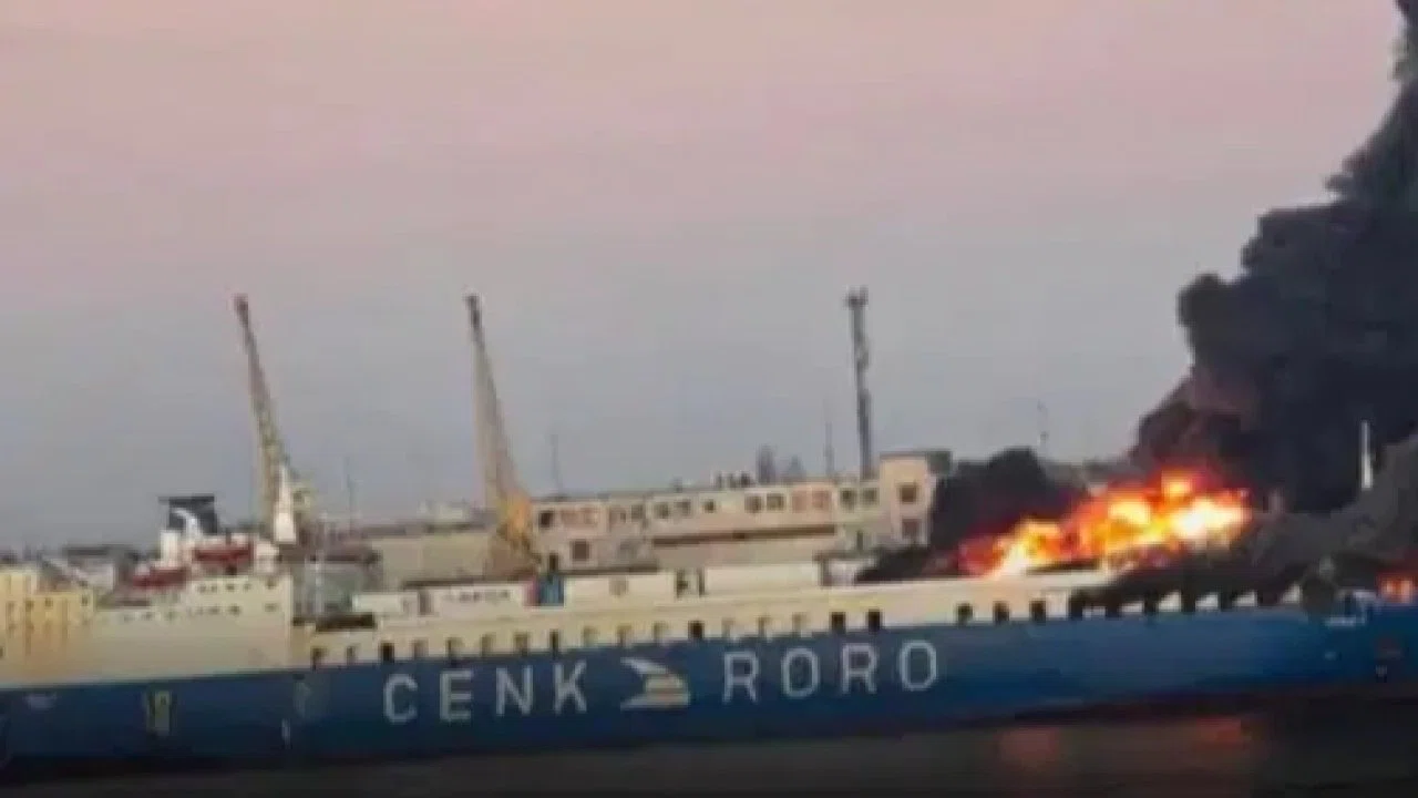 Rusya, Yunan gemisini vurdu