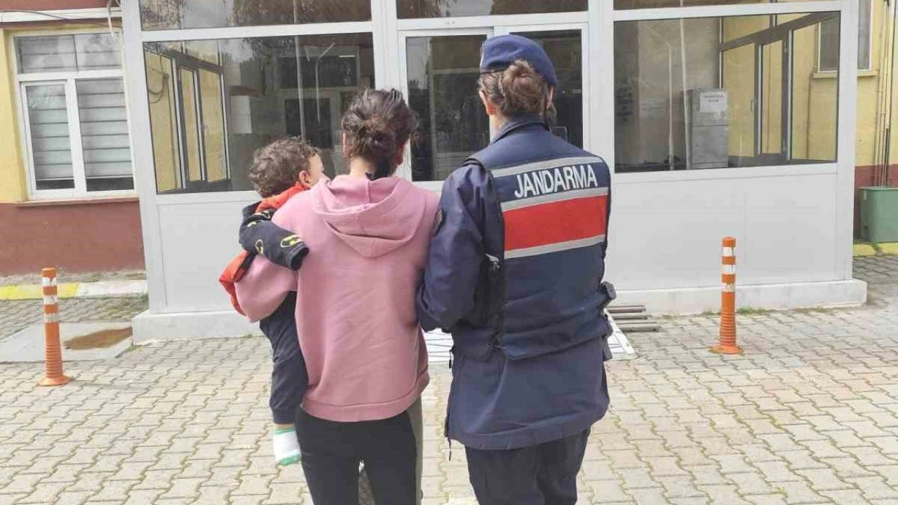 Yedi ayrı suçtan aranıyordu, kucağında bebeğiyle hapse girdi