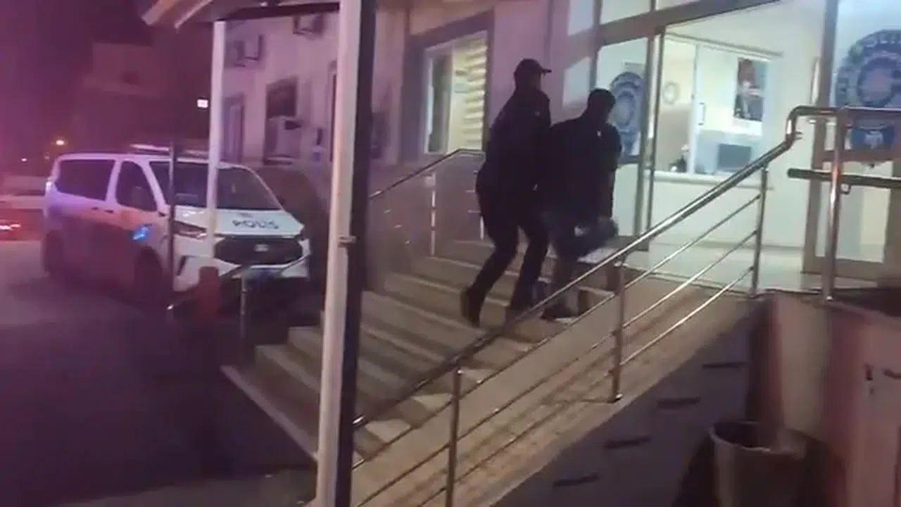 32 yıl hapis cezasıyla aranırken çalıntı motosikletle yakalandı