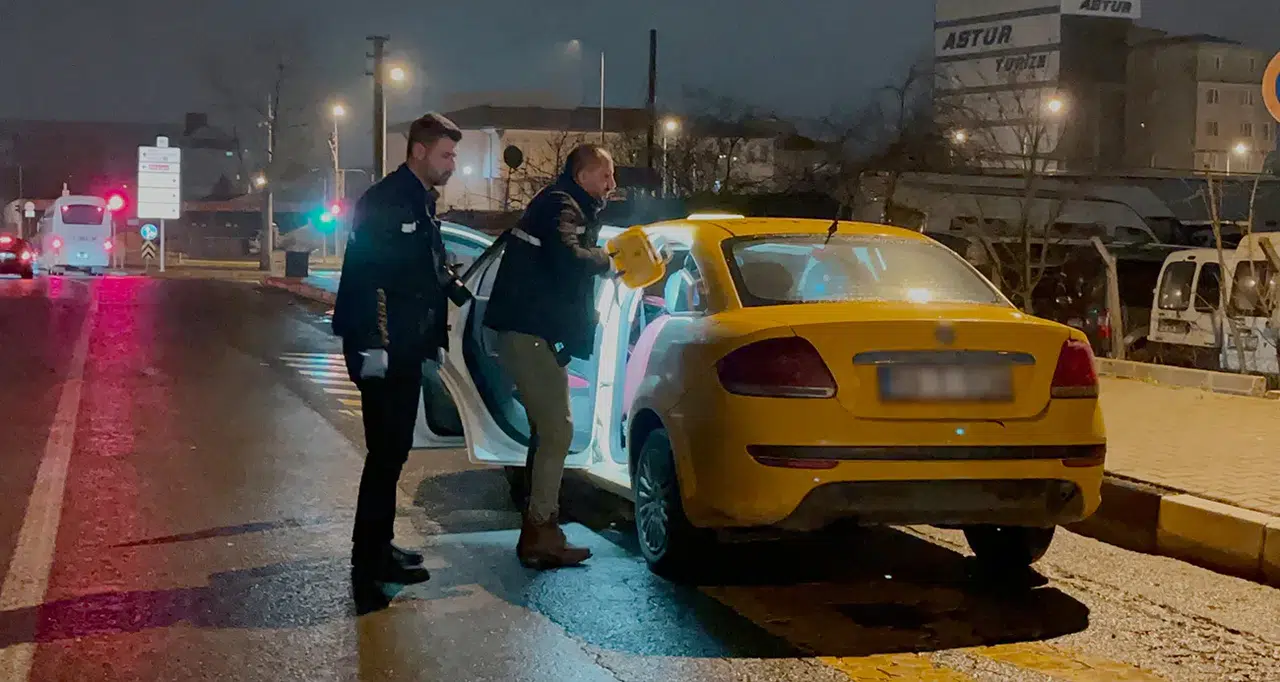 Tekirdağ’da takside yolcu dehşeti: Şoförü omzundan bıçakladı