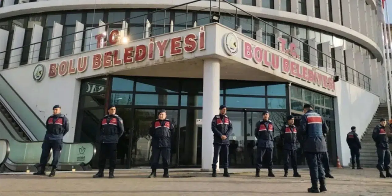Mersin ve Bolu'da belediyelere operasyon!