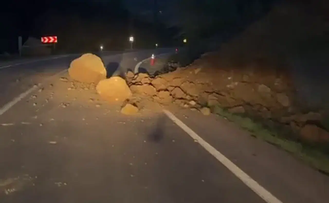 Karabük-Zonguldak yolunda korkutan heyelan: Facianın eşiğinden dönüldü