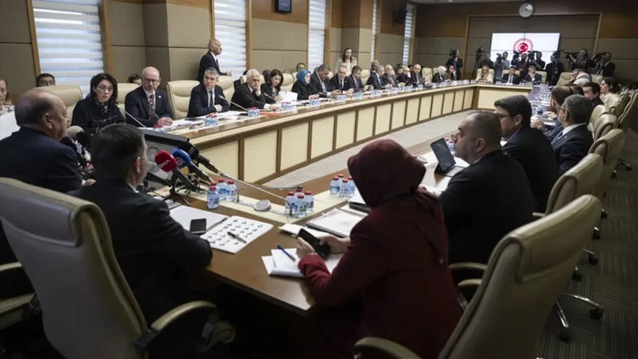 TBMM'den Geçti: Ebeveynlerin Doğum İzni Süresi Uzatıldı!