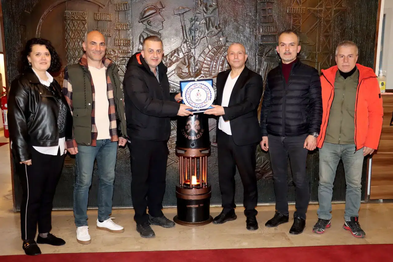 Nesil Halk Oyunları Ekibi, Tayfun Demir'i ziyaret etti