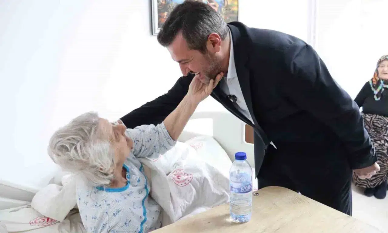 Karabük Belediye Başkanı Çetinkaya’dan Huzurevine Vefa Ziyareti