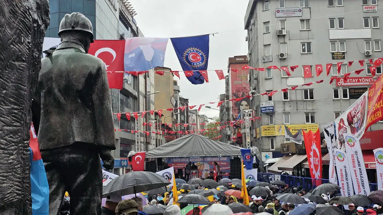 Zonguldak'ta 1 Mayıs Kutlamalarına Minik Madenci Damga Vurdu