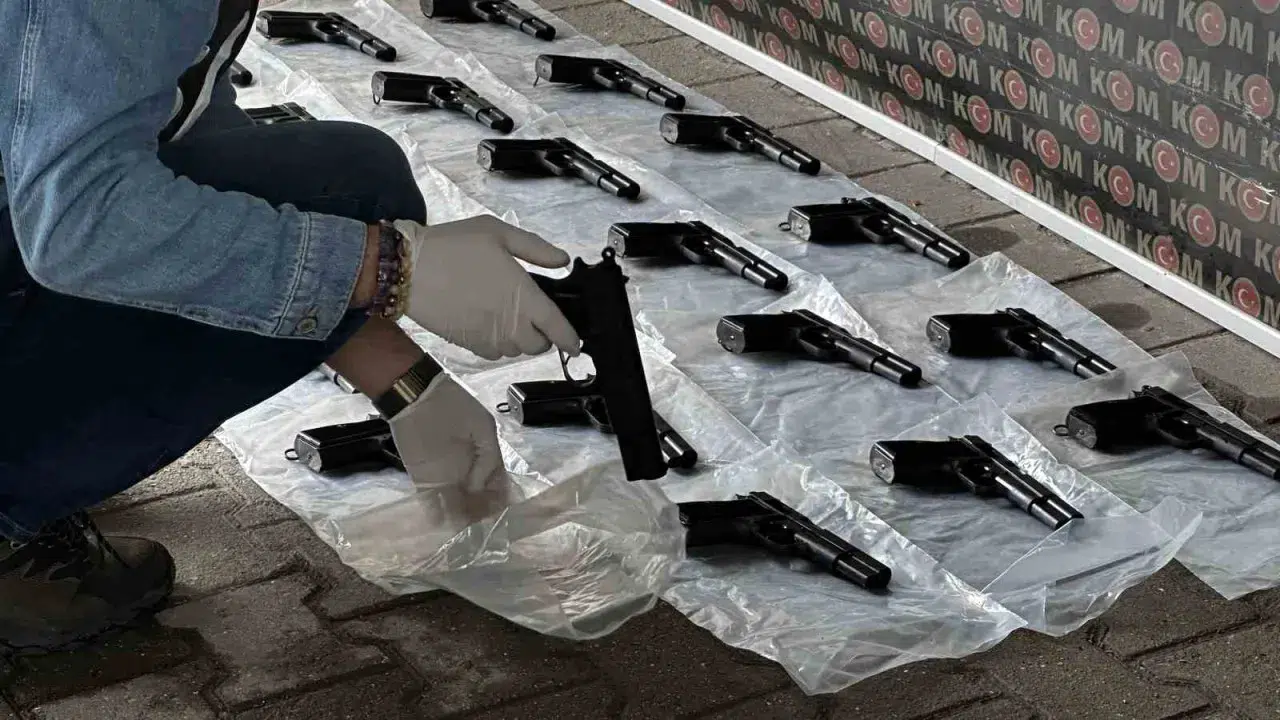 Sakarya'da silah kaçakçılarına geçit verilmedi 2 şüpheli tutuklandı