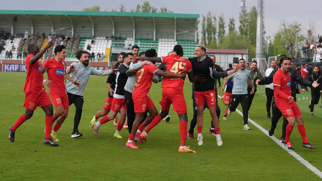 Amedspor tarihinde ilk kez Süper Lig’e yükseldi