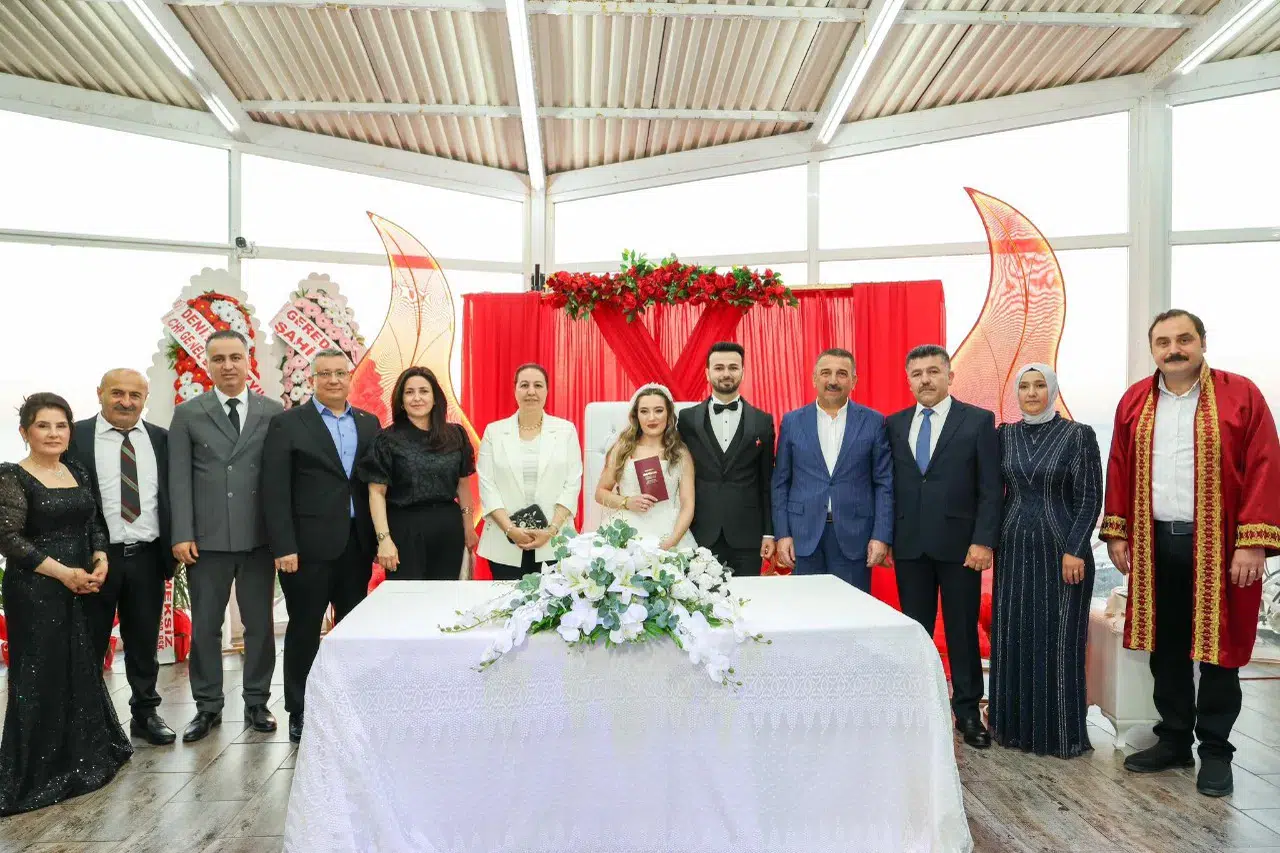 Zonguldak Valisi, şehit kardeşinin nikah şahitliğini üstlendi