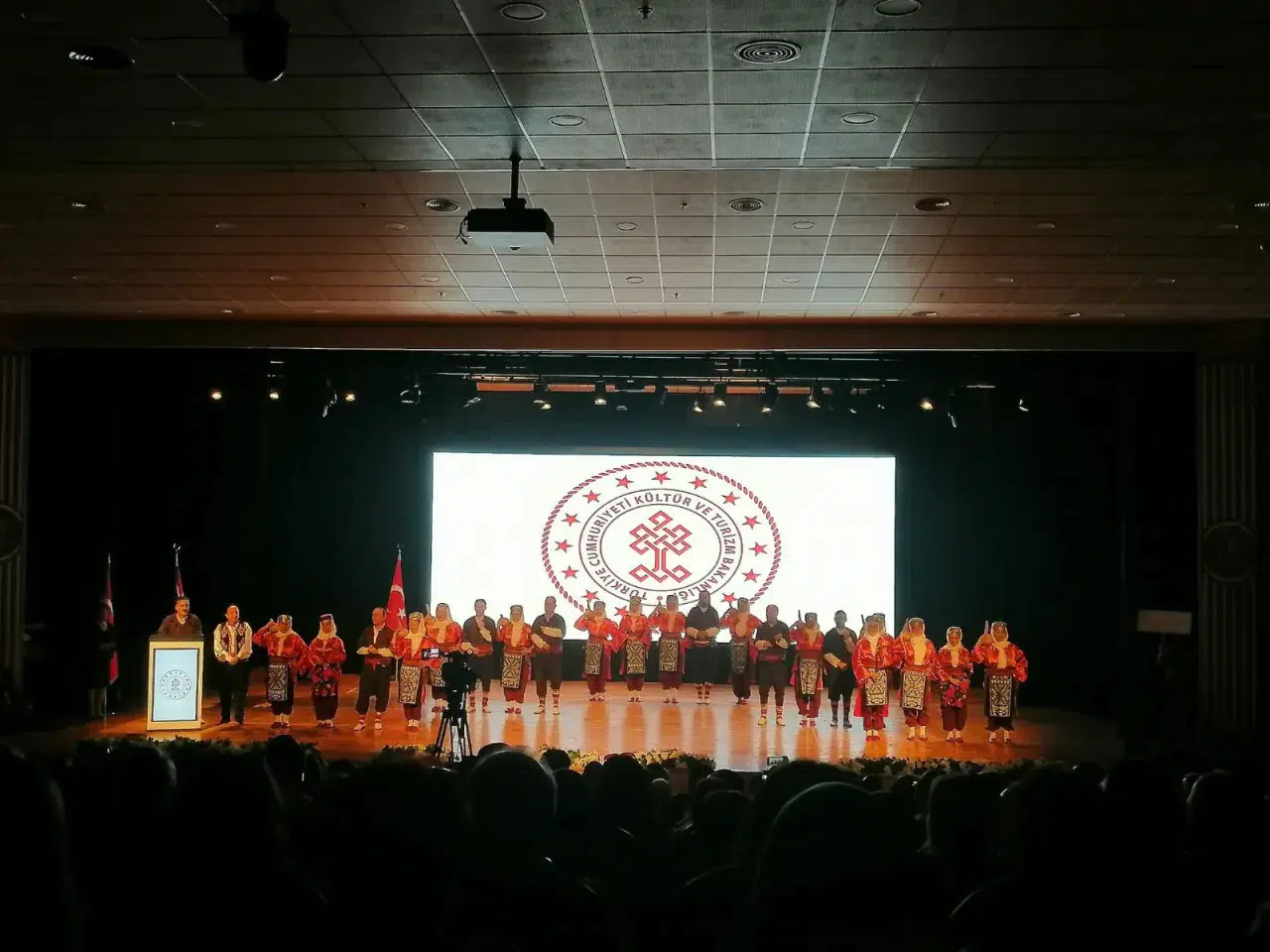 Zonguldak'ta "Bir Sevdadır Anadolu-3" Halk Oyunları Şöleni Rüzgarı Esti