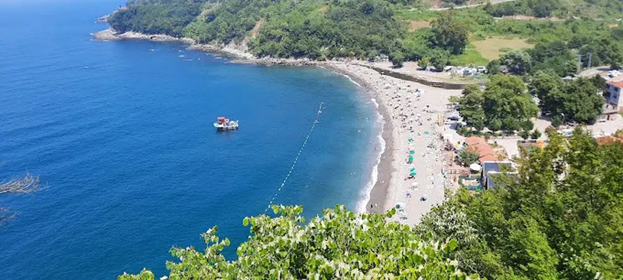 Karadeniz'de tehlikeli hava koşulları nedeniyle plajlara deniz girişi yasaklandı