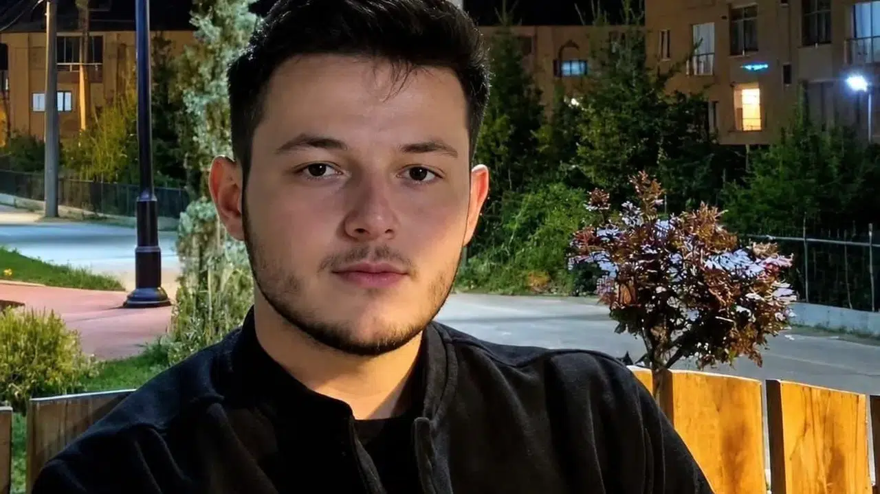 Tırı sollarken düşen motosiklet sürücüsü öldü