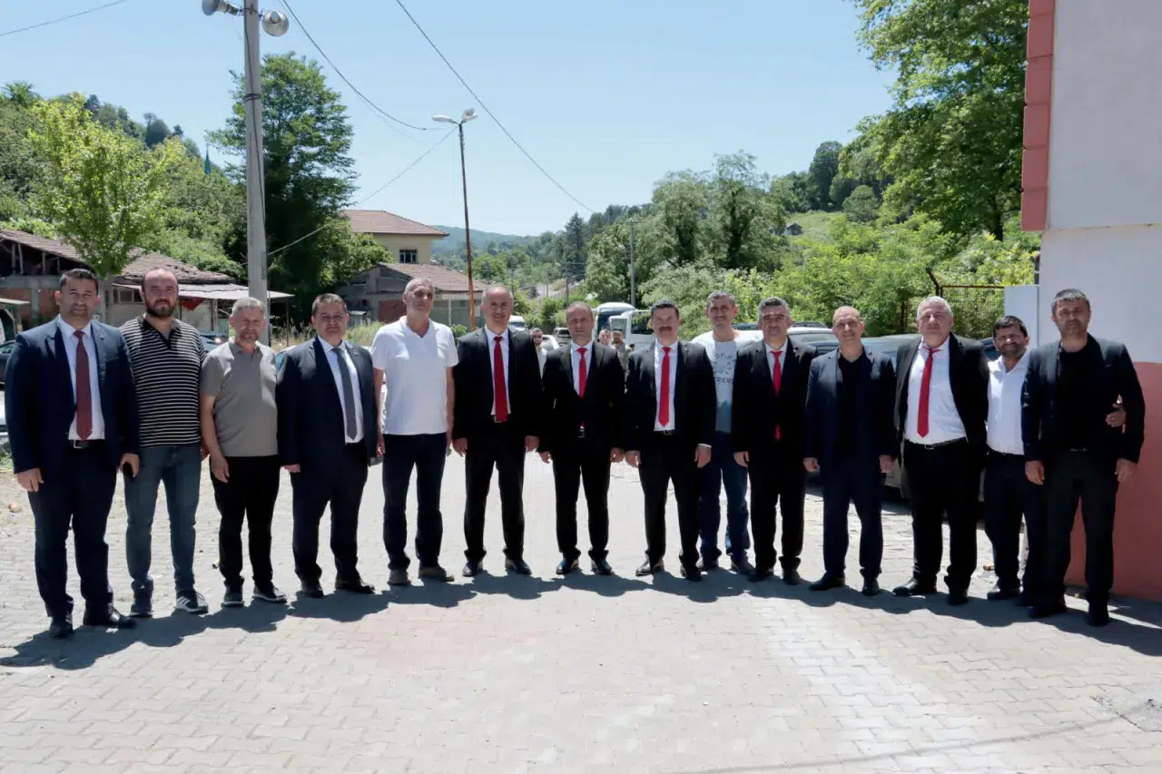 Genel Başkan Yeşil’e meşaleli karşılama