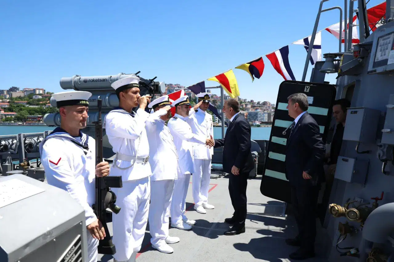 Vali Hacıbektaşoğlu'ndan TCG Kilimli Gemisi'ne Ziyaret