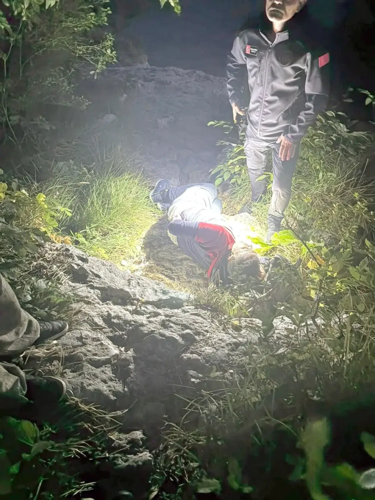 Zonguldak'ta kayalıklardan düşen balıkçı, AFAD ekipleri tarafından kurtarıldı