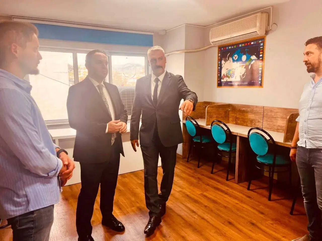 Uygar Keskin Ülkü Ocakları'nı ziyaret etti