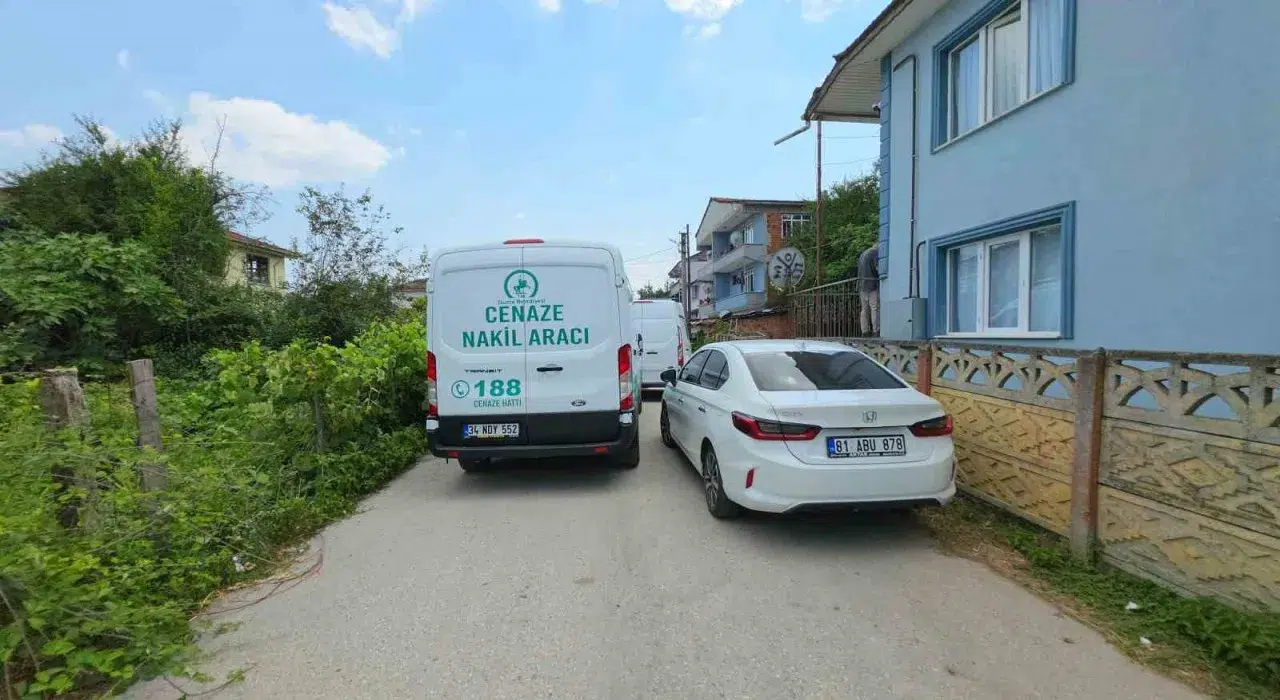 Düzce'de silahıyla oynayan işçi arkadaşını öldürdü