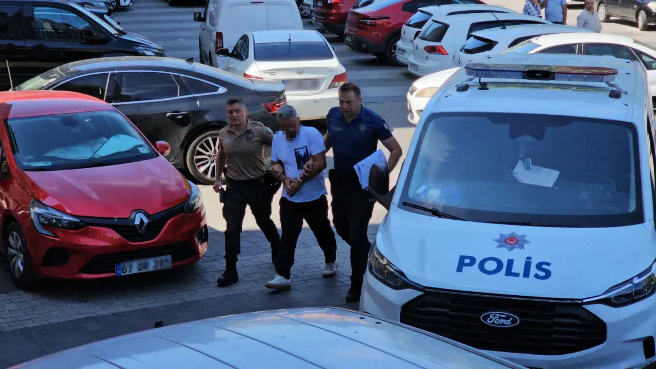 Zonguldak'ta kaza sonrası motosikletli gence saldıran E.K. adli kontrolle serbest bırakıldı.