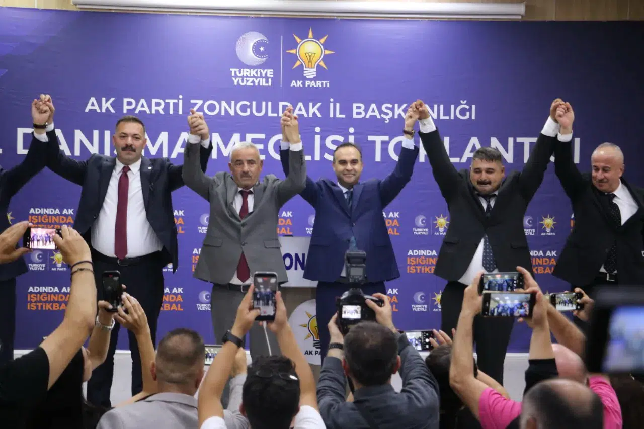CHP'den istifa eden iki meclis üyesi AK Parti'ye katıldı