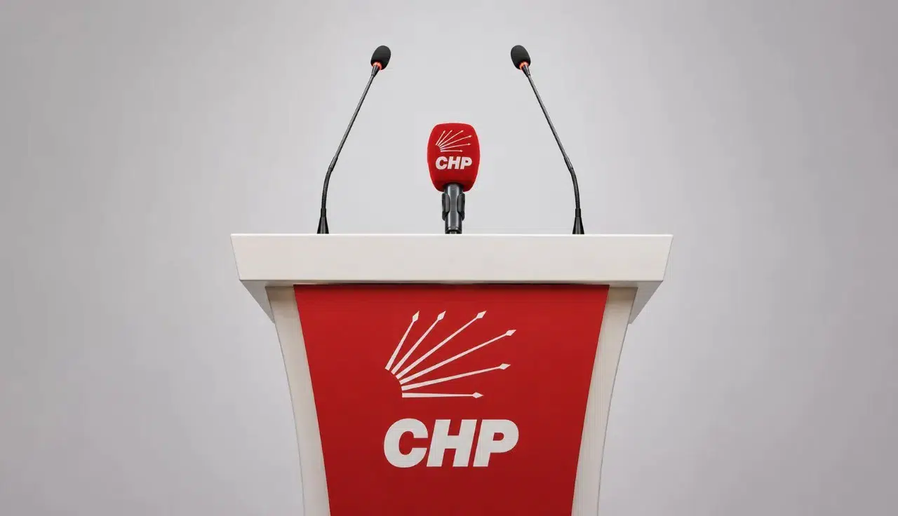 Devrim Dural'ın CHP kürsü ve ses sistemini iş hanına taşıttığı iddiası ortalığı karıştırdı