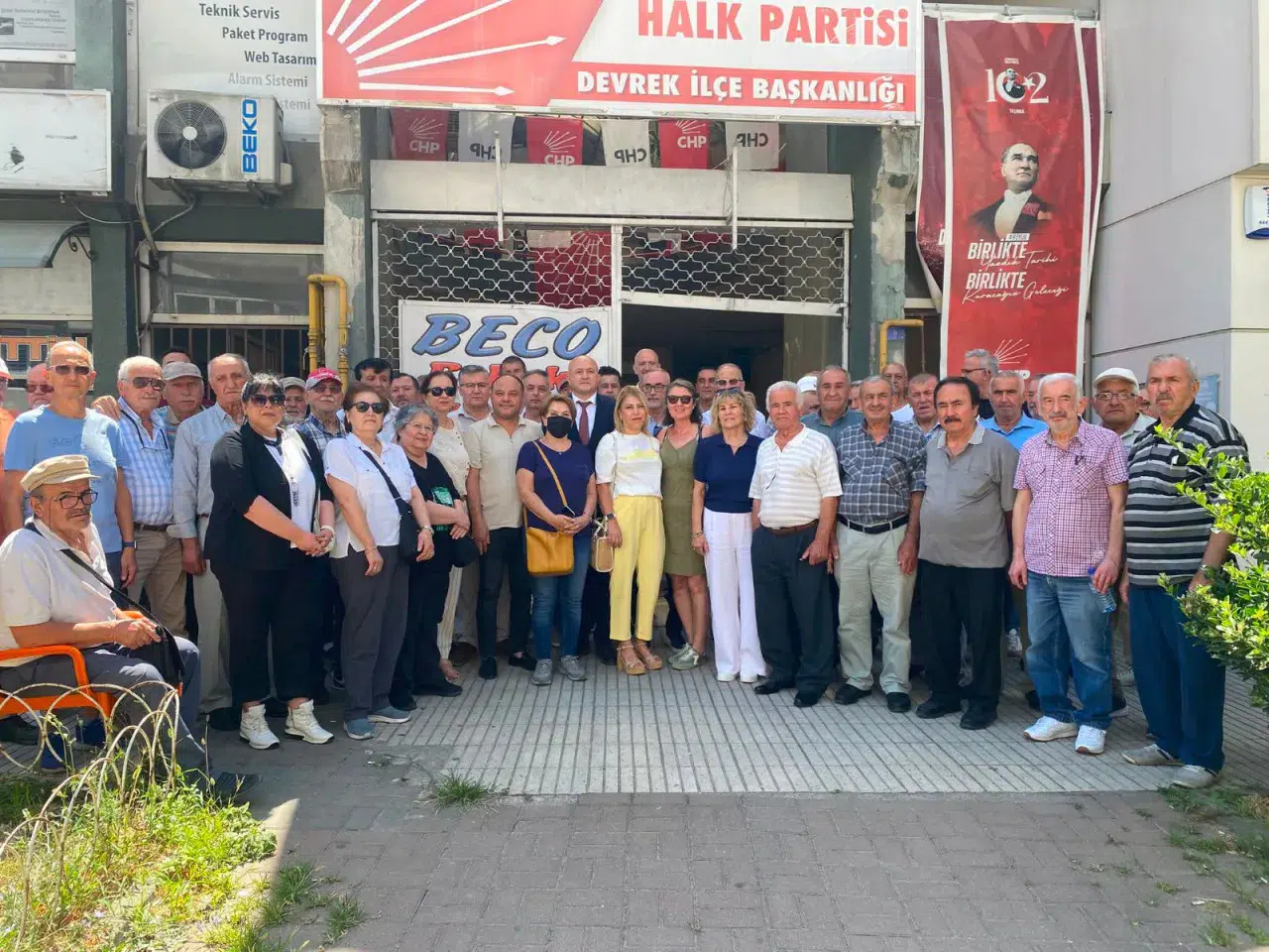 CHP Devrek İlçe Yönetimi İstifa Etti, Yeni Yol Özgür Özel'in İzinde!