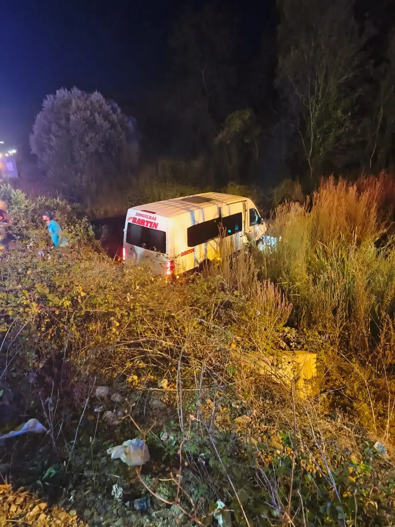 Bartın'da minibüs şarampole uçtu: 6 yaralı