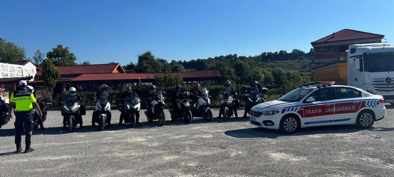 Çaycuma’da motosikletlilere trafik ekiplerinden güvenli sürüş uyarısı